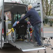Behindertengerechter Transport zur Tagespflegeeinrichtung und nach Hause