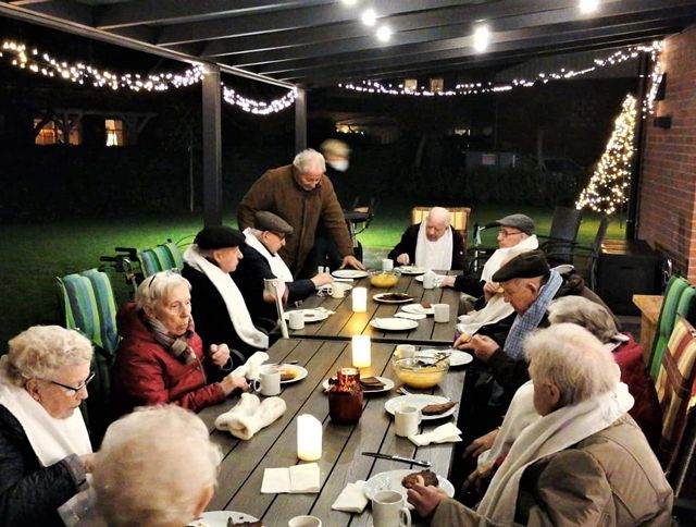 Flammkuchenessen in der Wohngemeinschaft