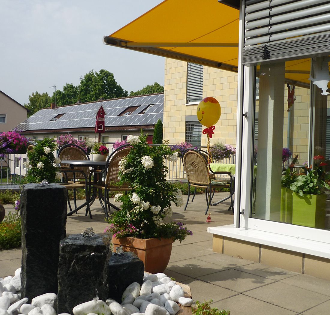 Dachterrasse im Pflegeheim stationär in Rheine Senioren unterbringen